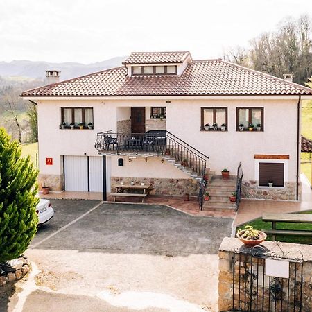 Apartamentos La Cortina Onís المظهر الخارجي الصورة
