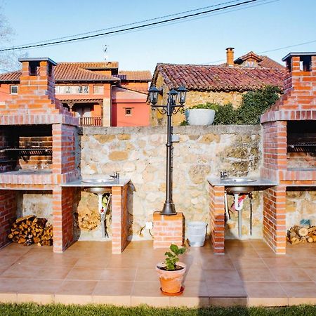 Apartamentos La Cortina Onís المظهر الخارجي الصورة