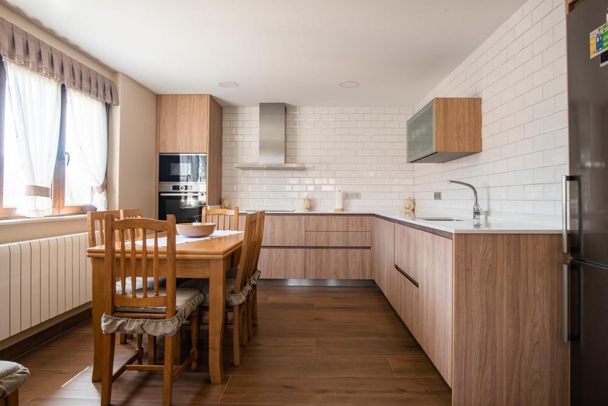 Apartamentos La Cortina Onís المظهر الخارجي الصورة