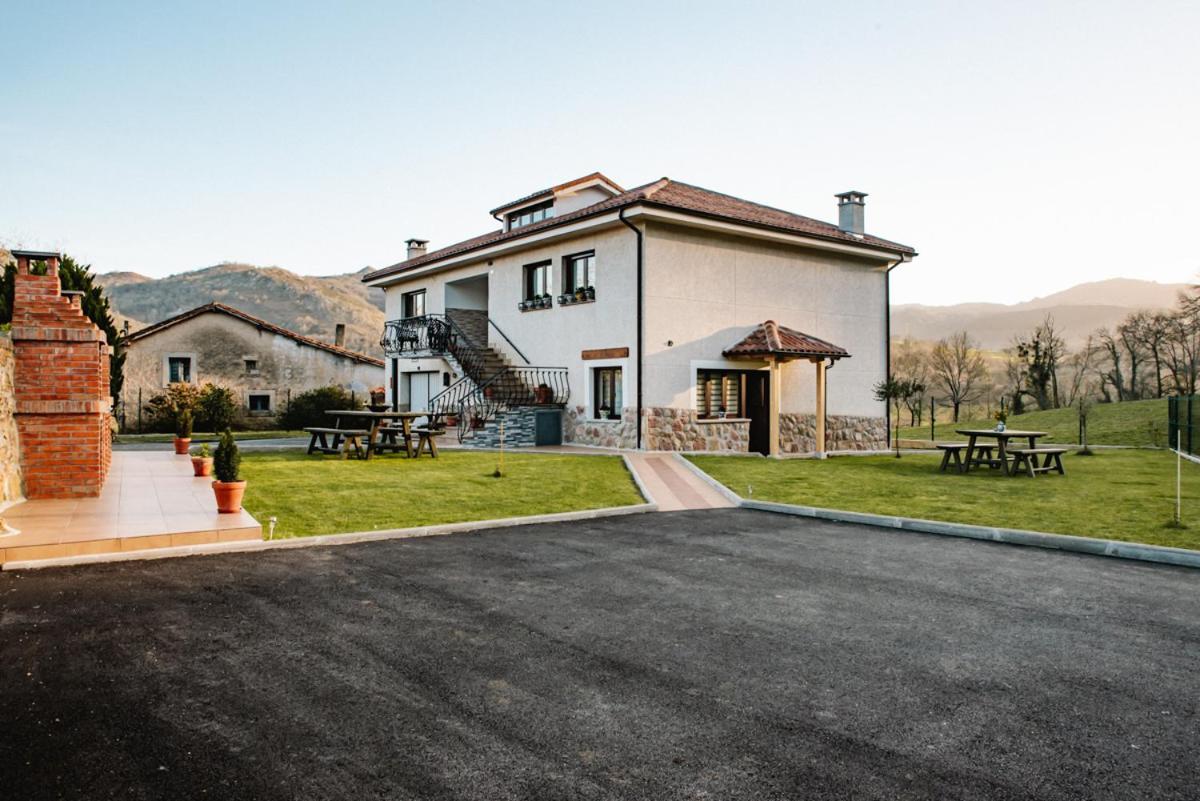 Apartamentos La Cortina Onís المظهر الخارجي الصورة